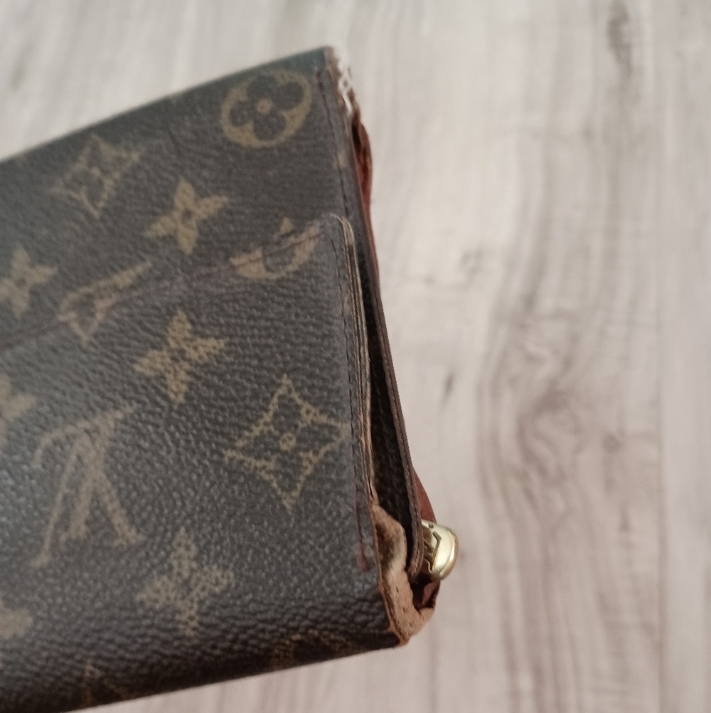 Louis Vuitton Monogram Pochette Passport Trifold Wallet - Picture 4 of 16